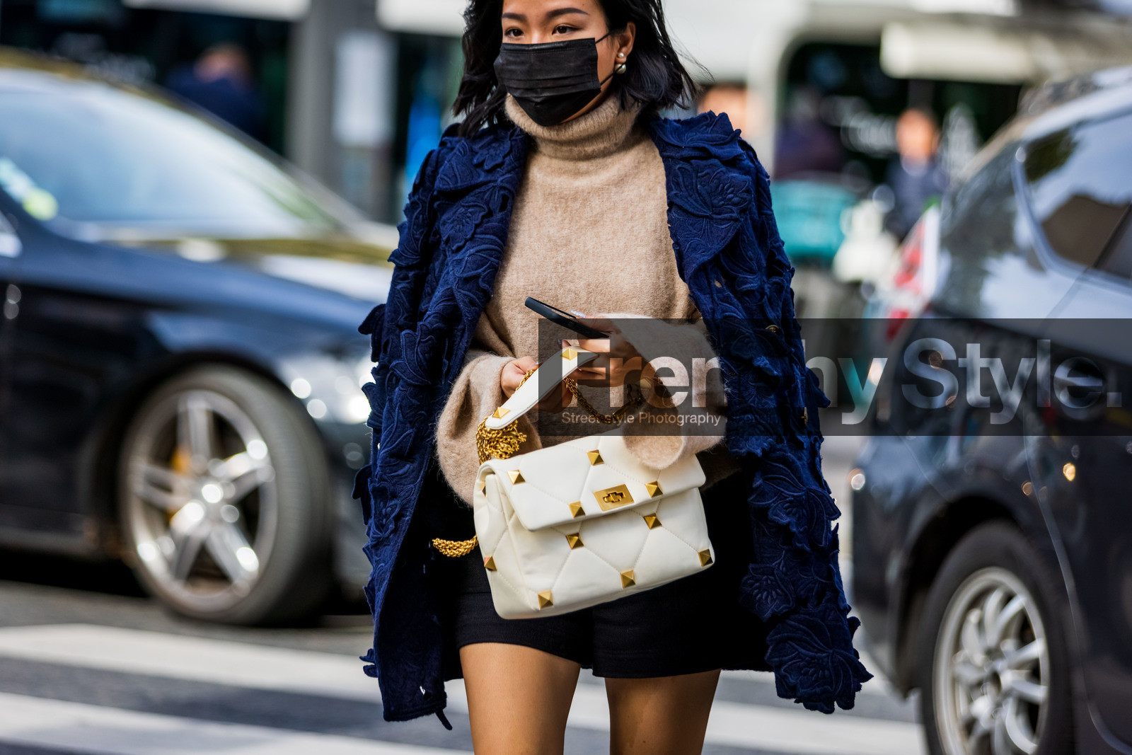 bag, beige turtleneck, black short, blue coat, coat, ecru bag, embroidery, facial mask, navy coat, short, statement coat, studs, turtleneck, valentino bag, street style, jonathan paciullo, FW, frenchystyle, fashion week, PFW, PARIS, SPRING SUMMER 2022, SS 22, horizontal, atmosphere details