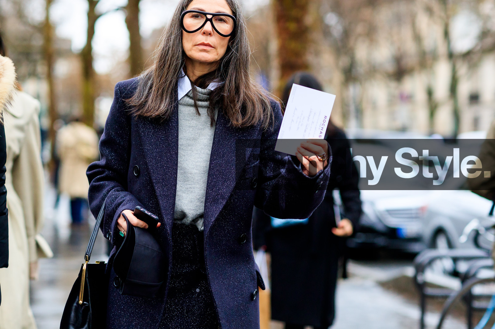 atmosphere details, AUTUMN WINTER 2017-2018, AW 17-18, black bag, black cap, black coat, detail, FALL WINTER 2017-2018, fashion week, frenchystyle, FW, FW 17-18, grey sweater, horizontal, jonathan paciullo, leather bag, PARIS, PFW, street style, sunglasses, Véronique Tristram