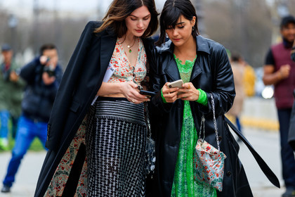 beige top, black coat, black skirt, crop top, glitter, graphic bag, graphic dress, graphic skirt, green dress, harness, leather bag, madelynn furlong, maria bernad, metallic bag, over the shoulder, paco rabanne, printed bag, printed dress, printed skirt, printed top, sequined skirt, shiny skirt, silver bag, PARIS, PFW, street style, jonathan paciullo, FW, frenchystyle, fashion week, AUTUMN WINTER 2019-2020, AW 19-20, FALL WINTER 2019-2020, FW 19-20, horizontal, atmosphere details, detail