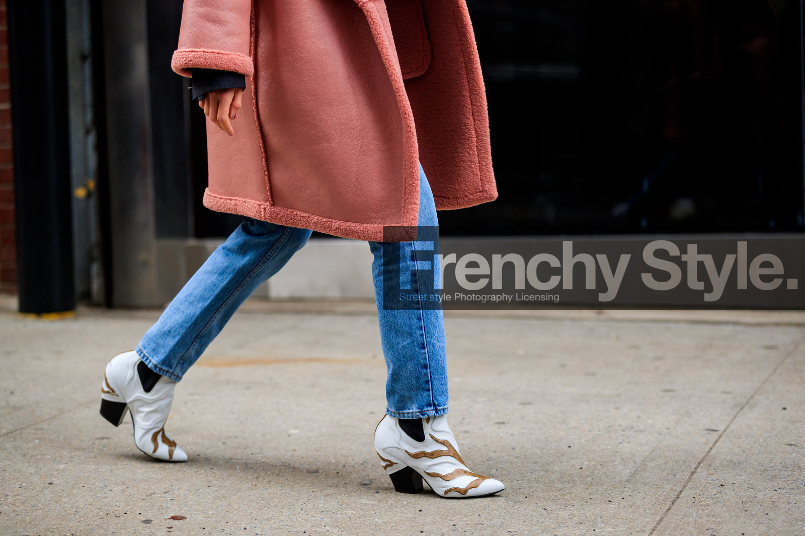 blue denim, denim pants, high heels, jeans, leather shoes, pink coat, printed shoes, trousers, white boots, street style, jonathan paciullo, FW, frenchystyle, fashion week, NYFW, NEW YORK, AUTUMN WINTER 2018-2019, AW 18-19, FALL WINTER 2018-2019, FW 18-19, atmosphere details, horizontal, detail, linda tol