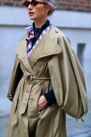 atmosphere details, beige coat, detail, fashion week, frenchystyle, FW, jonathan paciullo, jw anderson, LFW, LONDON, SPRING SUMMER 2018, SS 18, street style, trench coat, vertical