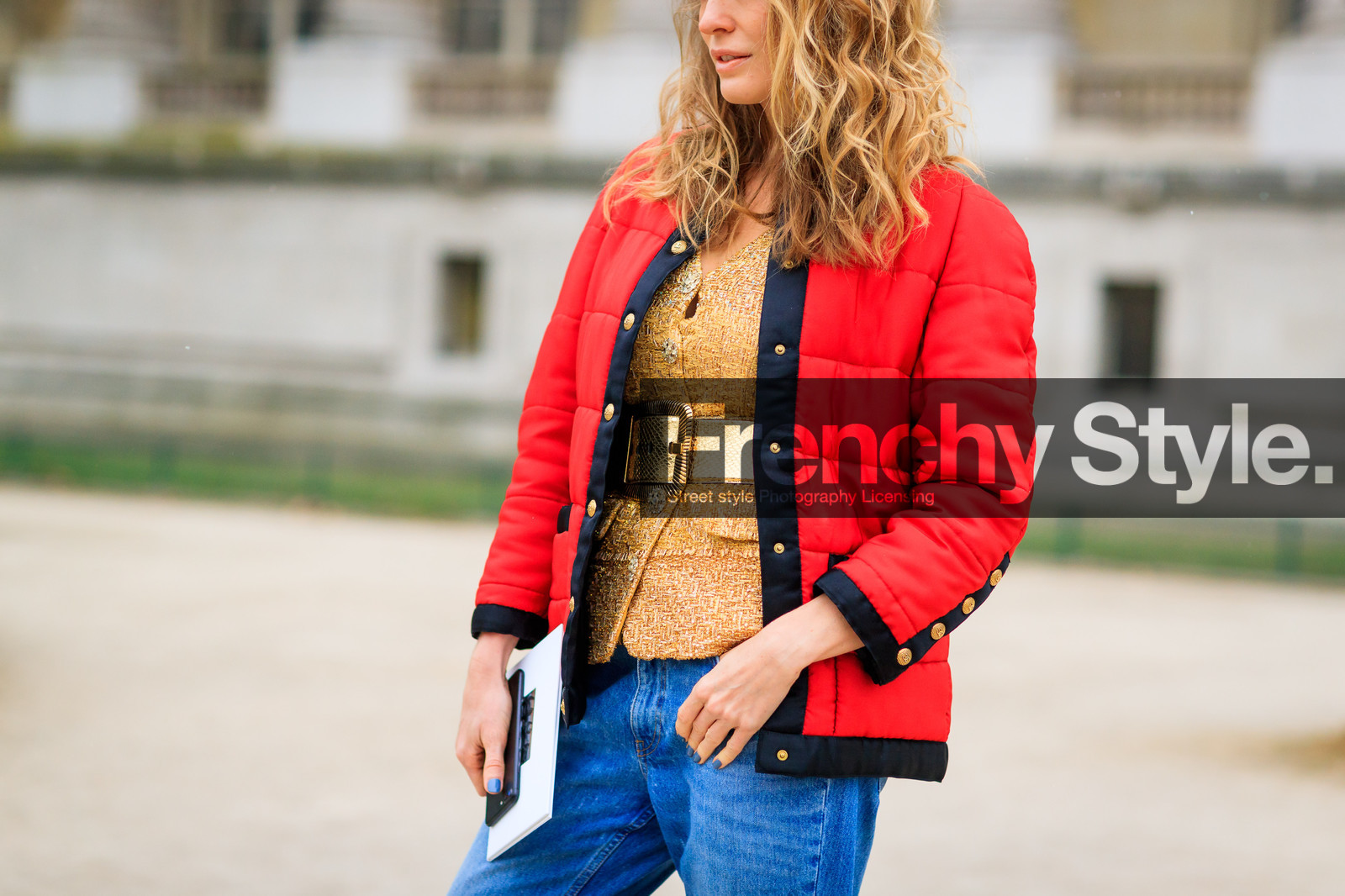 blue denim, denim pants, golden belt, golden jacket, golden top, jeans, red jacket, trousers, fashion week, frenchystyle, FW, jonathan paciullo, street style, PFW, PARIS, SPRING SUMMER 2017, SS 17, HAUTE COUTURE, atmosphere details, detail, horizontal