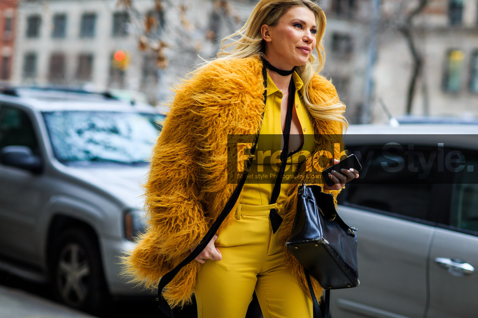 atmosphere details, AUTUMN WINTER 2016-2017, AW 16-17, black, black bag, black scarf, detail, fashion week, frenchystyle, fur coat, fur jacket, FW, FW 16-17, horizontal, jonathan paciullo, leather bag, NEW YORK, NYFW, street style, tone on tone, total look yellow, trousers, woman, yellow, yellow fur, yellow jumpsuit, yellow pants, yellow shirt, zhanna romashka