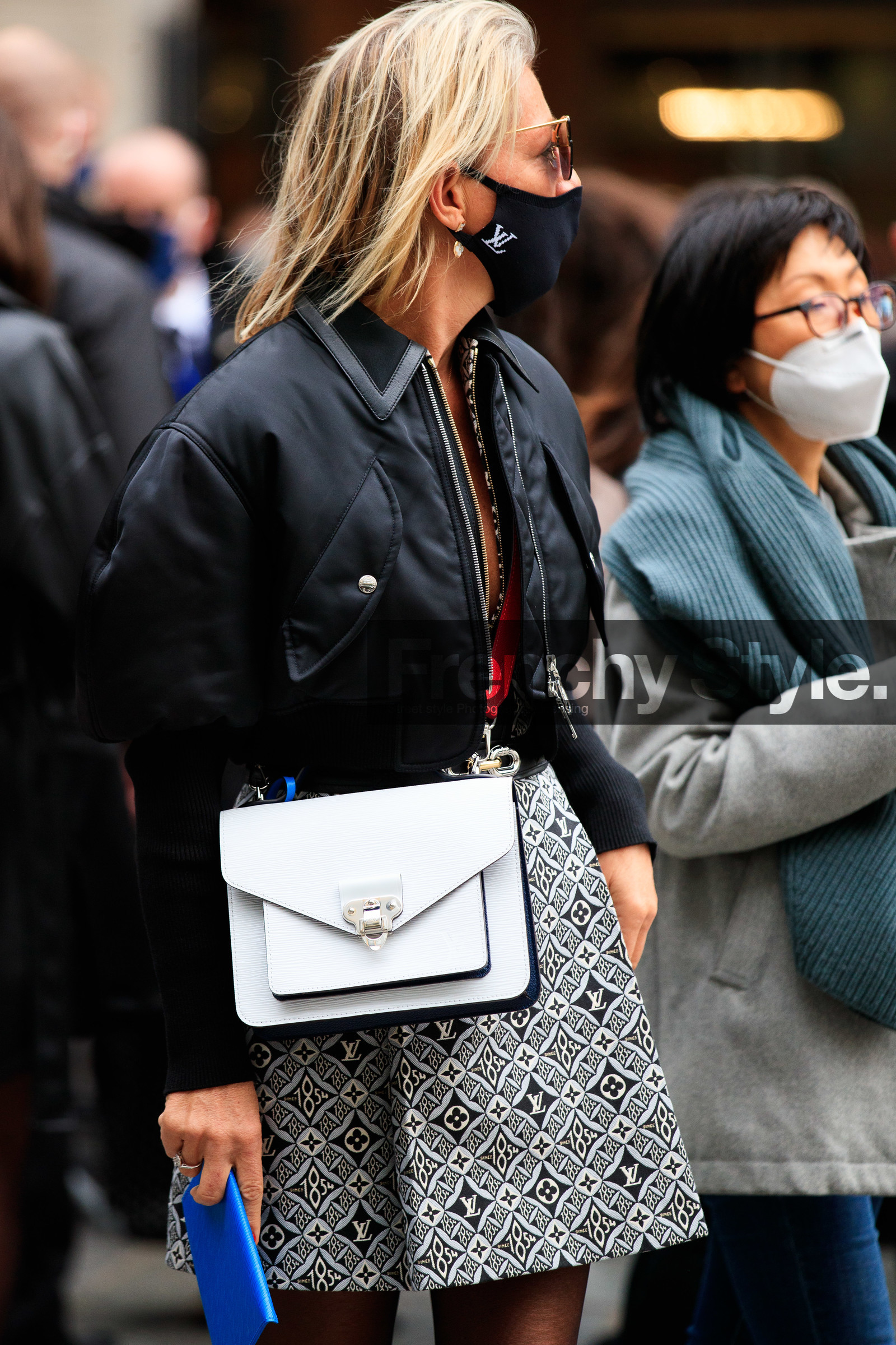 black bombers, black skirt, white skirt, white leather bag, zipped jacket, cropped bombers, monogrammed skirt, crossbody bag, louis vuitton bag, louis vuitton jacket, louis vuitton skirt, covid face mask, louis vuitton, monogramme, PARIS, PFW, fashion week, frenchystyle, FW, jonathan paciullo, street style, SPRING SUMMER 2021, SS 21, vertical, atmosphere details, detail