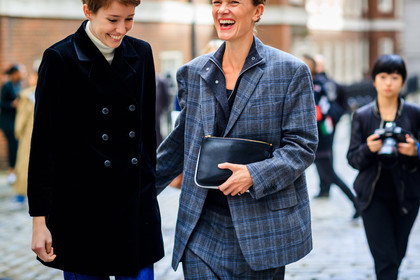 atmosphere details, black bag, black jacket, black sweater, blazer, checked jacket, checked pants, checked suit, detail, fashion week, frenchystyle, FW, graphic jacket, graphic pants, graphic suit, grey jacket, grey pants, grey suit, horizontal, jo ellison, jonathan paciullo, leather bag, LFW, LONDON, plaid, printed jacket, printed pants, printed suit, SPRING SUMMER 2018, SS 18, street style, tartan, trousers