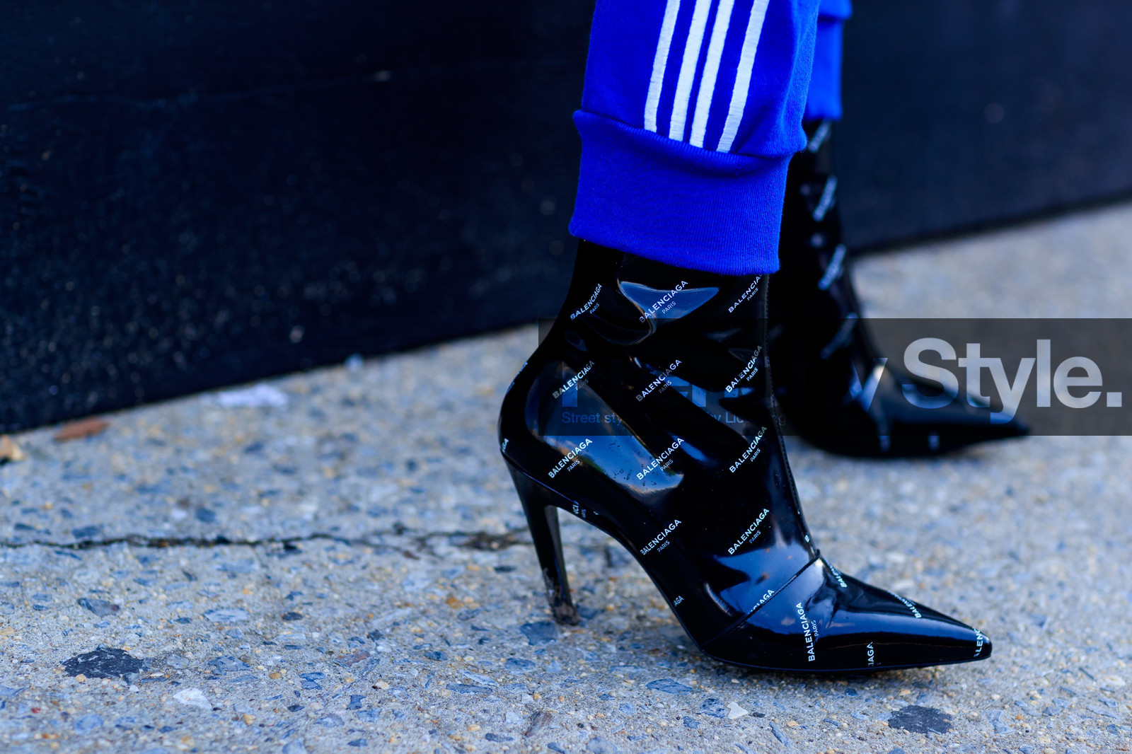balenciaga, black shoes, blue pants, high heels, leather shoes, sweatpants, trousers, varnished leather shoes, street style, jonathan paciullo, FW, frenchystyle, fashion week, NYFW, NEW YORK, AUTUMN WINTER 2018-2019, AW 18-19, FALL WINTER 2018-2019, FW 18-19, atmosphere details, horizontal, detail