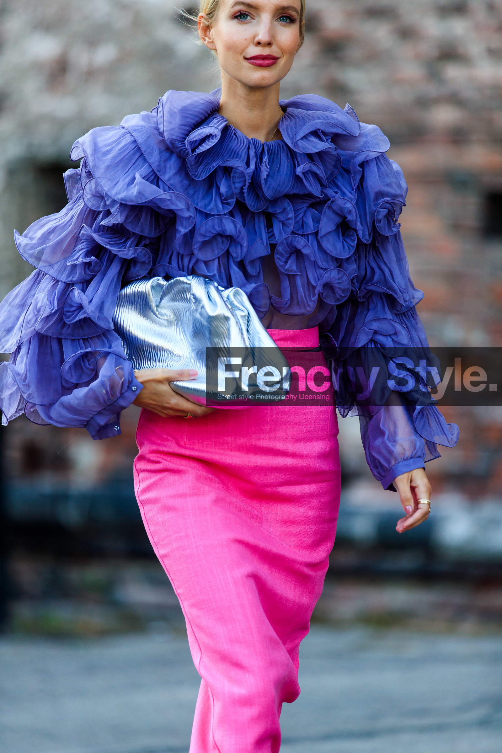ruffle blouse, purple blouse, lilac blouse, long sleeves blouse, pink skirt, long skirt, silvered clutch, bottega veneta bag, alberta ferretti top, leonie hanne, fashion week, frenchystyle, FW, jonathan paciullo, street style, MFW, MILAN, SPRING SUMMER 2021, SS 21, vertical, detail
