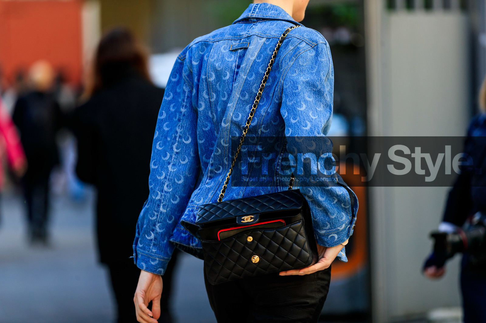 black bag, blue denim, chanel handbag, denim jacket, graphic jacket, leather bag, marine serre, printed jacket, fashion week, frenchystyle, FW, jonathan paciullo, street style, PFW, PARIS, AUTUMN WINTER 2019-2020, AW 19-20, FALL WINTER 2019-2020, FW 19-20, horizontal, atmosphere details, detail