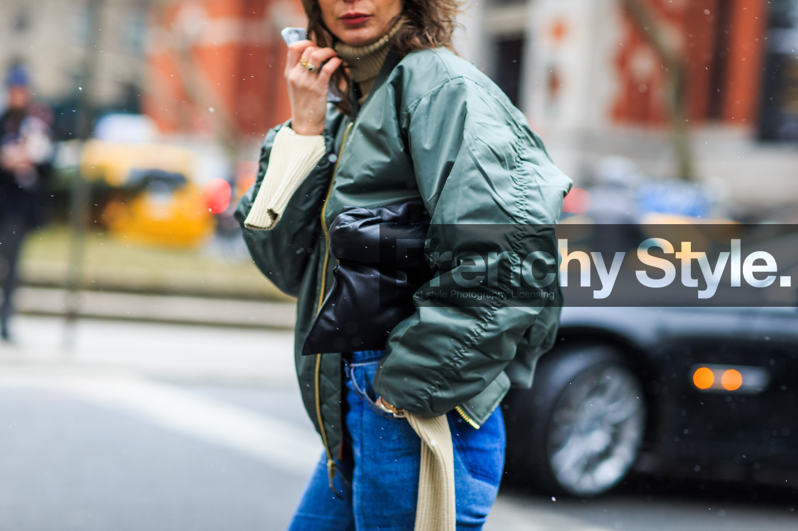 atmosphere details, AUTUMN WINTER 2016-2017, AW 16-17, beige knit, black bag, blue denim, bomber jacket, céline, denim pants, detail, fashion week, frenchystyle, FW, FW 16-17, horizontal, iphone, irina lakicevic, jeans, jonathan paciullo, kaki jacket, leather bag, NEW YORK, NYFW, street style, trousers, turtleneck sweater, woman