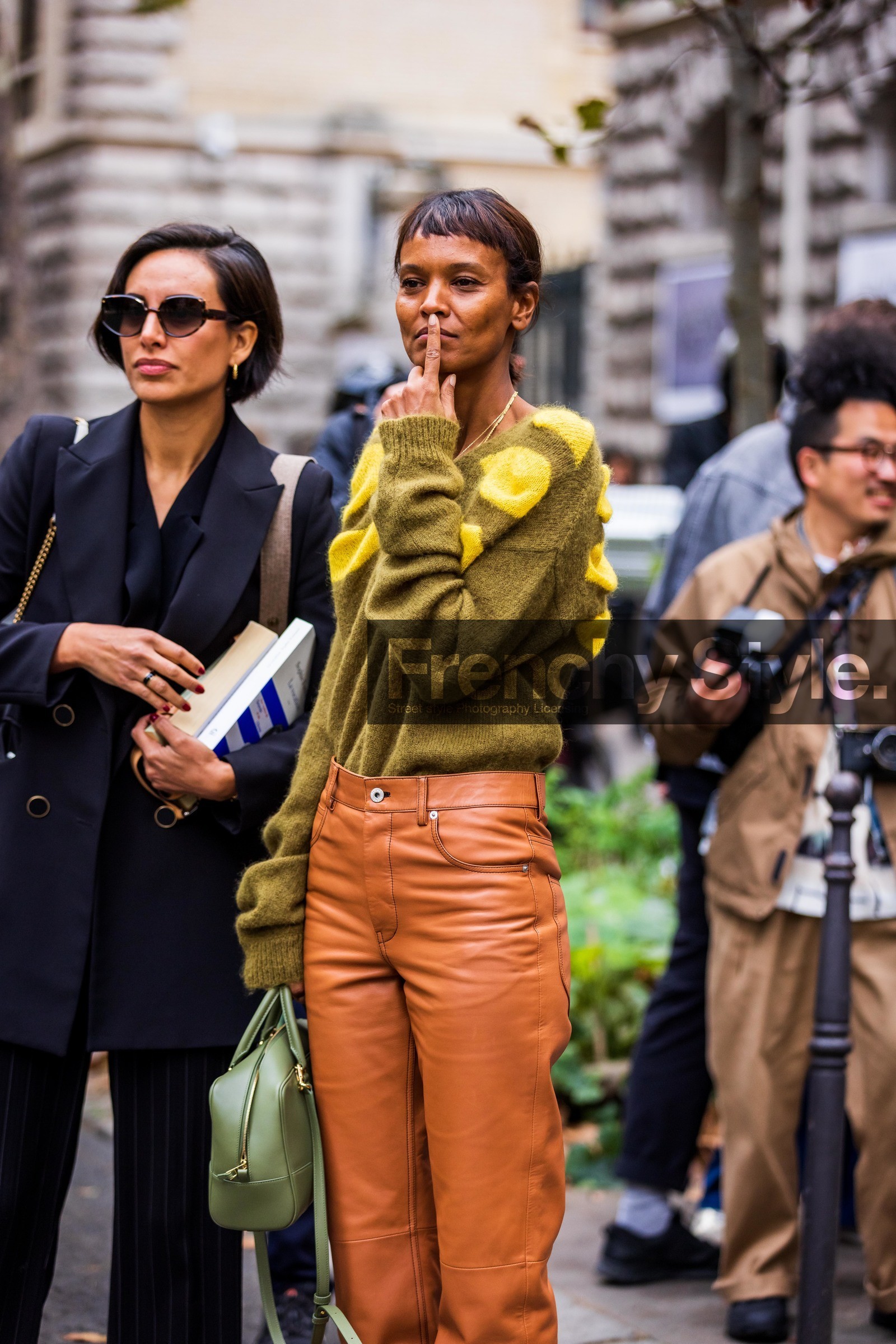 bag, camel pants, fluffly jumper, green bag, green jumper, green knitwear, jumper, khaki jumper, khaki knitwear, knitwear, leather pants, Liya Kebede, loewe bag, pants, street style, jonathan paciullo, FW, frenchystyle, fashion week, PFW, PARIS, SPRING SUMMER 2022, SS 22, vertical, atmosphere details, model