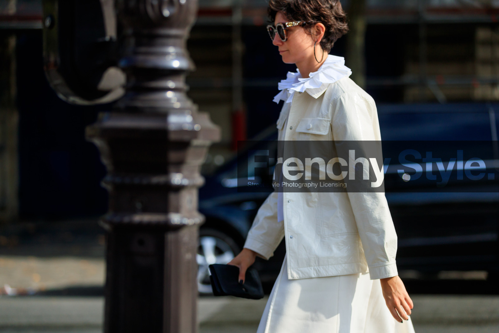 atmosphere details, black bag, collar, detail, fashion week, frenchystyle, FW, horizontal, jonathan paciullo, leather bag, PARIS, PFW, SPRING SUMMER 2018, SS 18, street style, sunglasses, tone on tone, total look white, white jacket, white skirt
