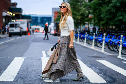 bracelet, brown skirt, checked, graphic skirt, grey boots, high boots, high heels, leather bag, leather shoes, plaid, printed boots, printed skirt, sunglasses, tartan, white bag, white knit, fashion week, frenchystyle, FW, jonathan paciullo, street style, NYFW, NEW YORK, SPRING SUMMER 2019, SS 19, atmosphere details, horizontal, full length