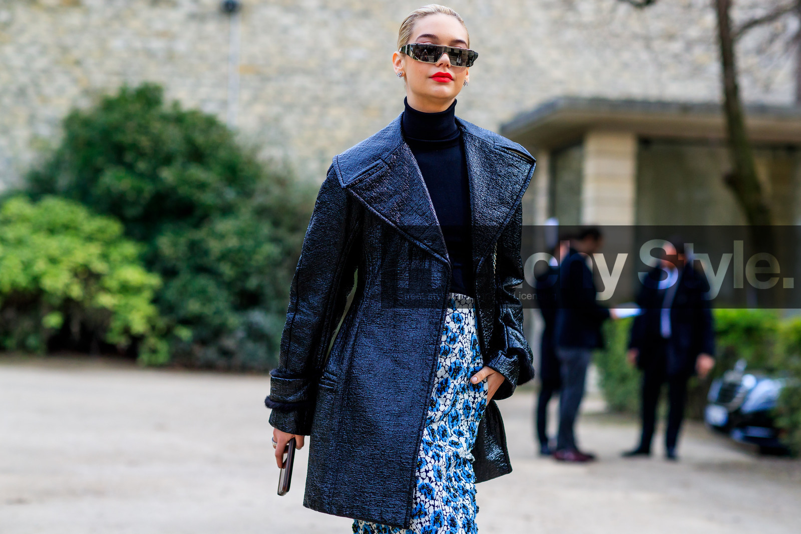 atmosphere details, AUTUMN WINTER 2017-2018, AW 17-18, black jacket, black sweater, blue skirt, detail, FALL WINTER 2017-2018, fashion week, floral, flowers, frenchystyle, FW, FW 17-18, horizontal, jonathan paciullo, leather jacket, PARIS, PFW, printed skirt, street style, sunglasses