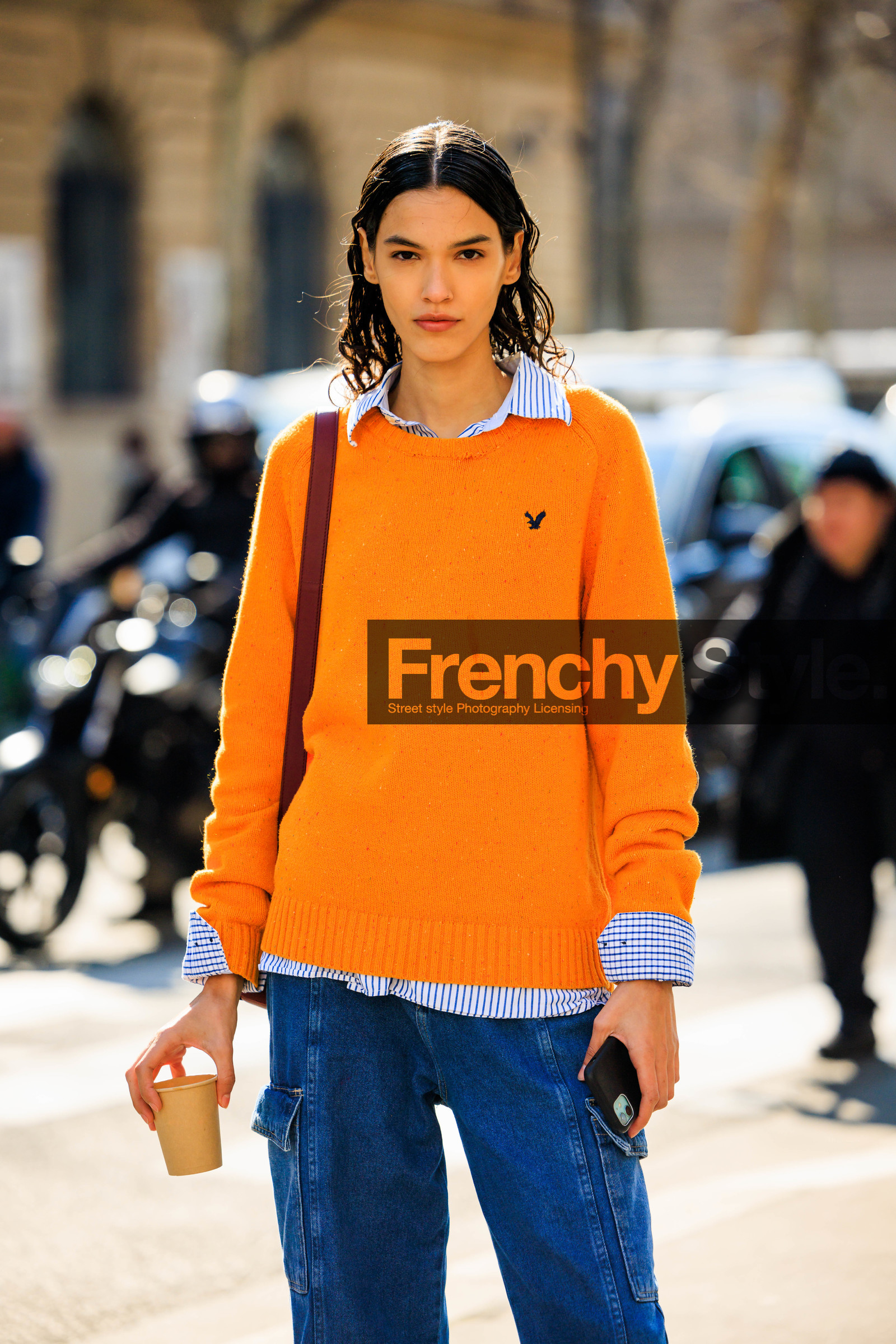 orange sweat, stripes shirt, blue shirt, cargo jeans, coffee cup, model, street style, jonathan paciullo, FW, frenchystyle, fashion week, AUTUMN WINTER 2022-2023, FALL WINTER 2022_2023, FW 22-23, PFW, PARIS, vertical, detail