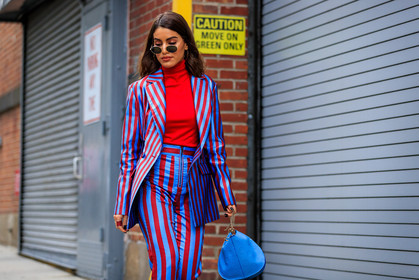 blazer, blue bag, blue jacket, blue pants, blue suit, graphic jacket, graphic pants, graphic suit, leather bag, printed jacket, printed pants, printed suit, red sweater, striped jacket, striped pants, striped suit, sunglasses, trousers, turtleneck sweater, street style, jonathan paciullo, FW, frenchystyle, fashion week, NYFW, NEW YORK, AUTUMN WINTER 2018-2019, AW 18-19, FALL WINTER 2018-2019, FW 18-19, atmosphere details, horizontal, detail, camila coelho