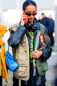 model, beige jacket, kaki jacket, sleeveless jacket, military jacket, blue leather bag, chanel bag, quilted bag, silvered starp bag, black leather jacket, layered jacket, nose piercing, scale sunglasses, fashion week, frenchystyle, FW, jonathan paciullo, street style, MFW, MILAN, AUTUMN WINTER 2020-2021, FALL WINTER 2020-2021, FW 20-21, vertical, atmosphere details, detail