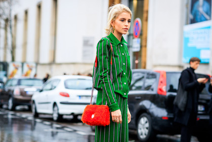 atmosphere details, AUTUMN WINTER 2017-2018, AW 17-18, caro daur, christian dior, detail, FALL WINTER 2017-2018, fashion week, frenchystyle, fur bag, FW, FW 17-18, graphic jacket, graphic pants, graphic suit, green jacket, green pants, green suit, horizontal, jonathan paciullo, leather bag, PARIS, PFW, printed jacket, printed pants, printed suit, red bag, street style, striped jacket, striped pants, striped suit, trousers