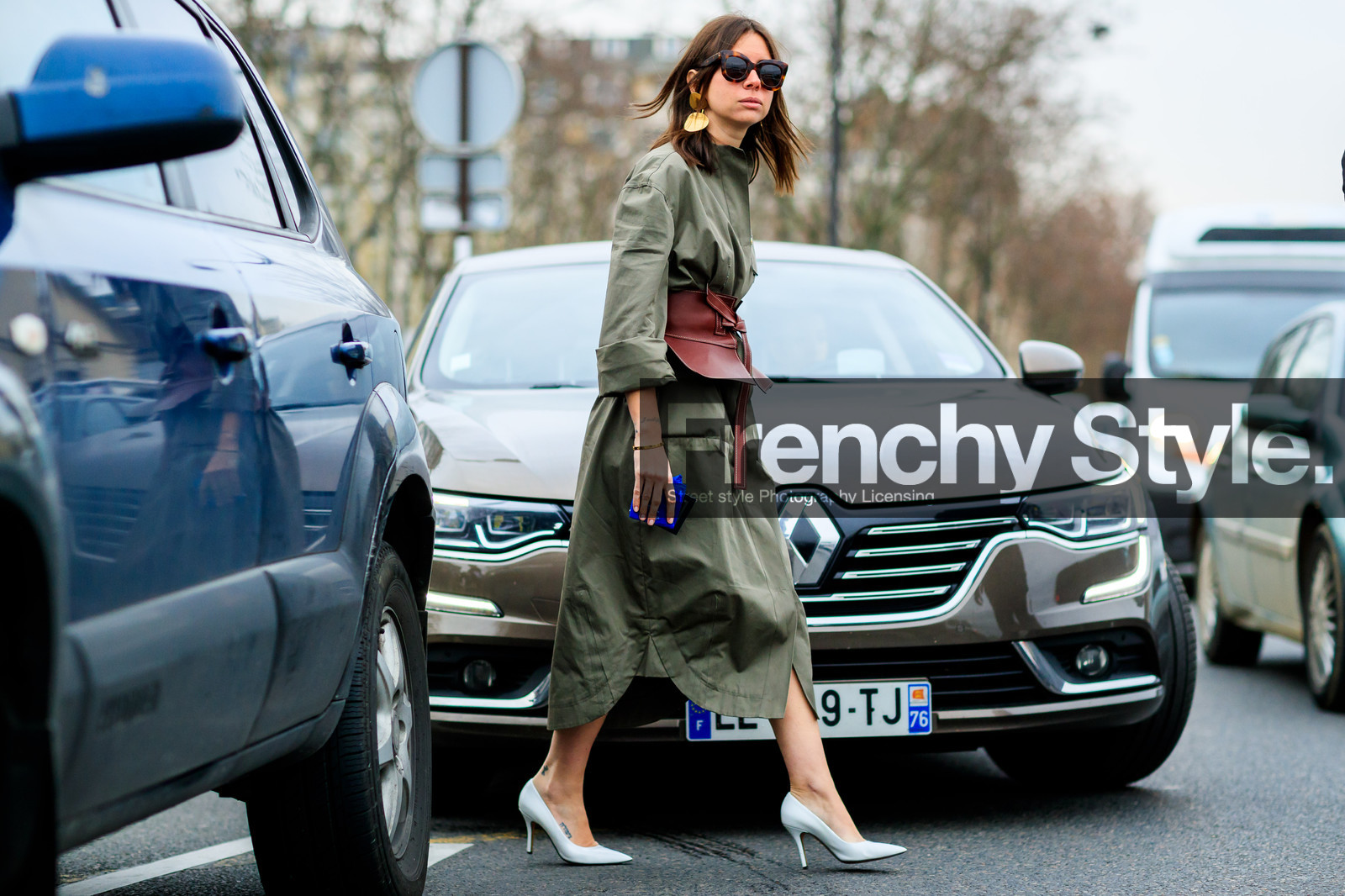 atmosphere details, AUTUMN WINTER 2017-2018, AW 17-18, brown belt, FALL WINTER 2017-2018, fashion week, frenchystyle, full length, FW, FW 17-18, green dress, high heels, horizontal, jonathan paciullo, leather belt, leather shoes, natasha goldenberg, PARIS, PFW, street style, sunglasses, white shoes