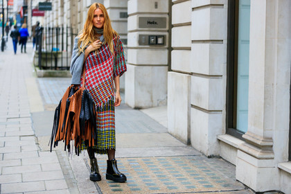 black bag, black shoes, blanca miro scrimieri, camel bag, checked, fringes, graphic bag, graphic dress, knit dress, leather bag, leather shoes, plaid, printed bag, printed dress, red dress, street style, jonathan paciullo, FW, frenchystyle, fashion week, LFW, LONDON, AUTUMN WINTER 2019-2020, AW 19-20, FW 19-20, FALL WINTER 2019-2020, horizontal, atmosphere details, full length