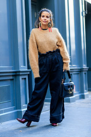 black bag, black pants, bordeaux, burgundy, camel sweater, earrings, fashion week, frenchystyle, full length, FW, high heels, high waist, jonathan paciullo, jw anderson, leather bag, leather shoes, LFW, LONDON, red boots, SPRING SUMMER 2018, SS 18, street style, trousers, vertical, wide pants