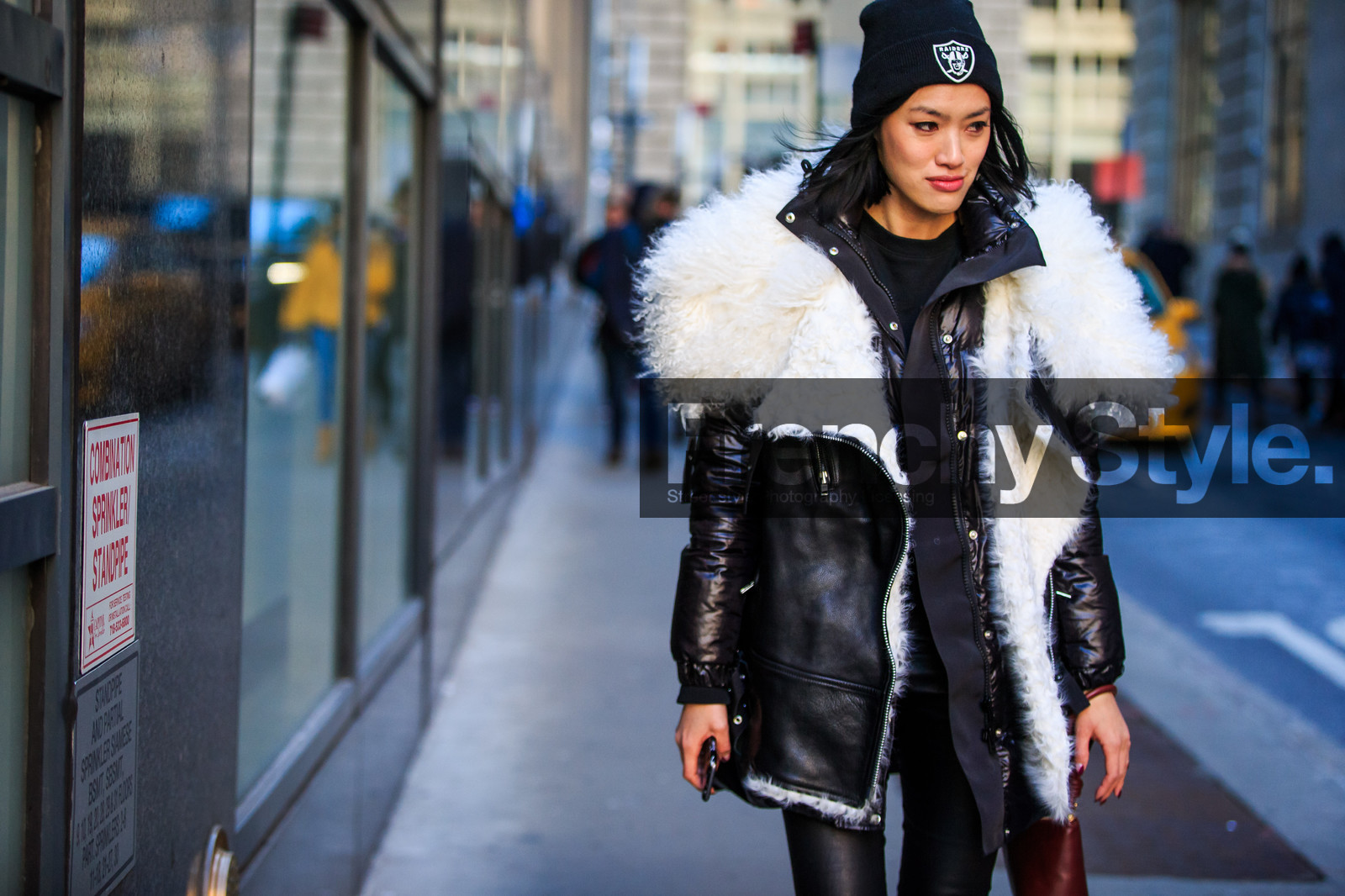 atmosphere details, AUTUMN WINTER 2016-2017, AW 16-17, black beanie, black coat, black jacket, black leggings, black pants, detail, fashion week, frenchystyle, fur collar, fur jacket, FW, FW 16-17, horizontal, jonathan paciullo, leather coat, leather jacket, leather pants, NEW YORK, NYFW, sheep fur, street style, Tiffany Hsu, tone on tone, total look black, trousers, white fur, woman