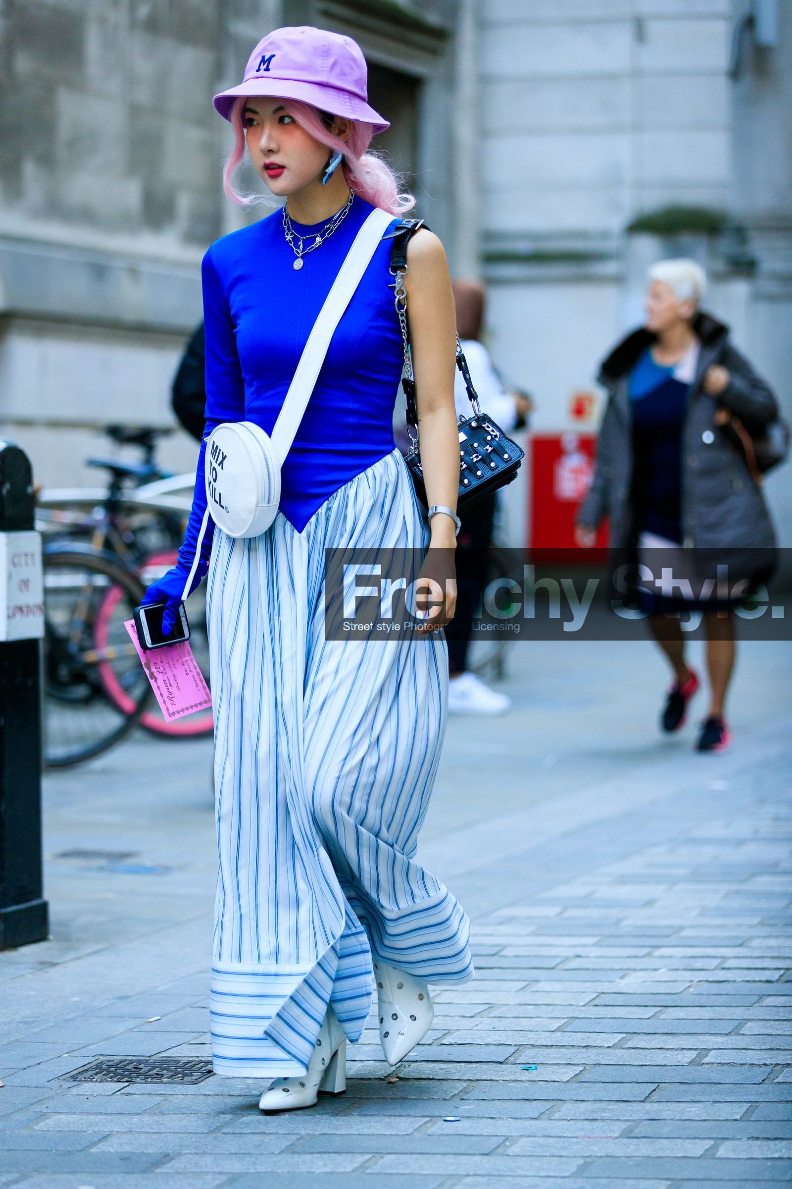 black bag, blue dress, blue gloves, bodysuit, bucket hat, dyed hair, graphic bag, graphic dress, graphic skirt, high heels, leather bag, leather shoes, necklace, pink hair, pink hat, printed bag, printed dress, printed skirt, stripes, white bag, white shoes, fashion week, frenchystyle, FW, jonathan paciullo, street style, LFW, LONDON, AUTUMN WINTER 2019-2020, AW 19-20, FW 19-20, FALL WINTER 2019-2020, vertical, full length