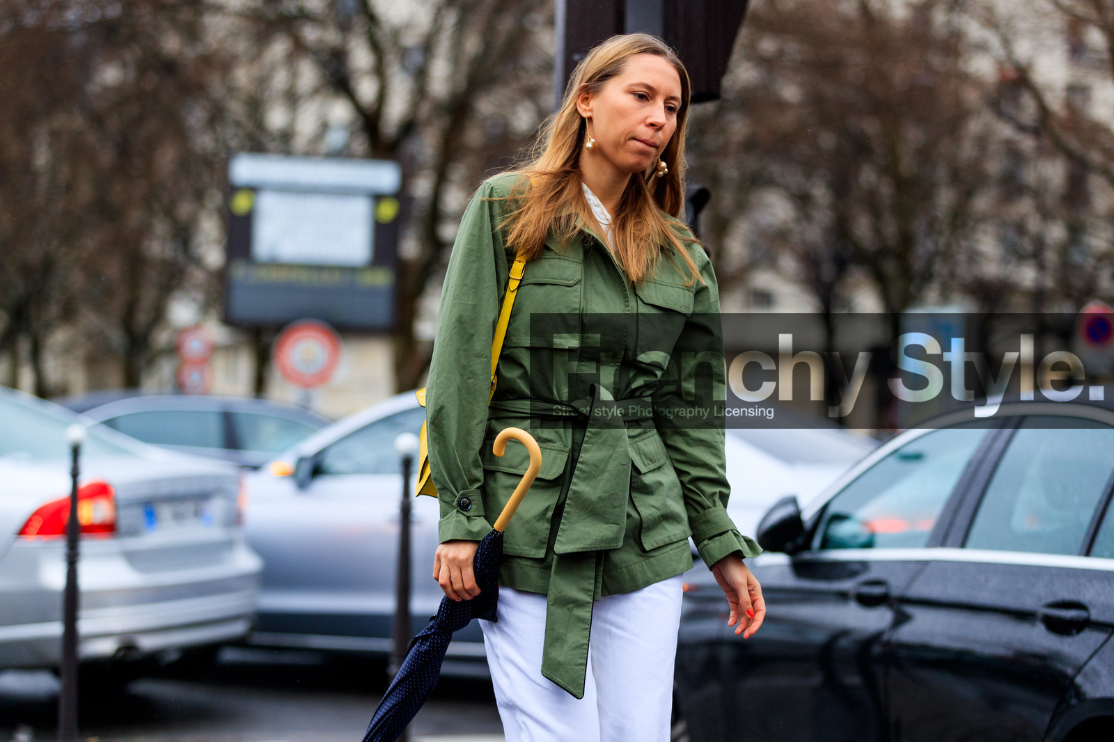atmosphere details, AUTUMN WINTER 2017-2018, AW 17-18, detail, earrings, FALL WINTER 2017-2018, fashion week, frenchystyle, FW, FW 17-18, green jacket, horizontal, jonathan paciullo, PARIS, pearls, PFW, street style, trousers, white pants, yellow bag