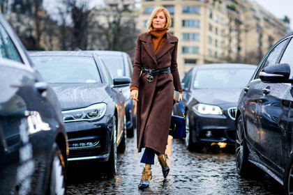 atmosphere details, AUTUMN WINTER 2017-2018, AW 17-18, belted coat, black belt, blue bag, brown coat, brown sweater, FALL WINTER 2017-2018, fashion week, frenchystyle, full length, FW, FW 17-18, graphic shoes, high heels, horizontal, jonathan paciullo, jw anderson, leather belt, leather shoes, PARIS, PFW, street style, trousers