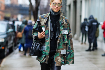 atmosphere details, AUTUMN WINTER 2016-2017, AW 16-17, black bag, camo jacket, camouflage, detail, fashion week, frenchystyle, FW, FW 16-17, horizontal, jessica minkoff, jonathan paciullo, kaki, kaki jacket, leather bag, lurex, military, military jacket, NEW YORK, NYFW, printed jacket, saint laurent paris, shiny sweater, street style, sunglasses, turtleneck sweater, woman