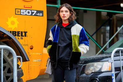 black denim, black sweater, denim pants, fur jacket, graphic jacket, hoodie, jeans, leather bag, patchwork, printed jacket, trousers, white bag, street style, jonathan paciullo, FW, frenchystyle, fashion week, NYFW, NEW YORK, AUTUMN WINTER 2018-2019, AW 18-19, FALL WINTER 2018-2019, FW 18-19, atmosphere details, horizontal, detail, mckenna hellam