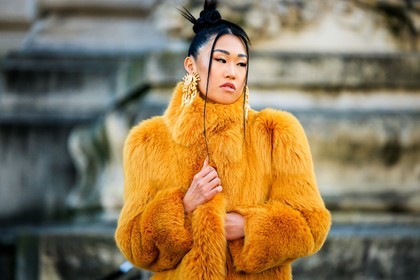 furry coat, yellow coat, red boots, metallic boots, highknee boots, golden earrings, schiaparelli, fashion week, frenchystyle, FW, jonathan paciullo, street style, PARIS, PFW, SPRING SUMMER 2022, SS 22, atmosphere details, detail, horizontal, jaime xie