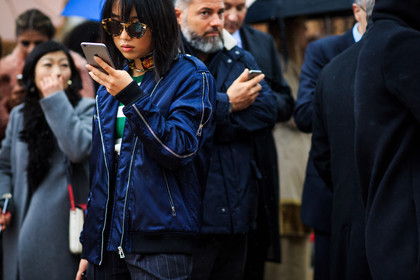 atmosphere details, AUTUMN WINTER 2016-2017, AW 16-17, detail, fashion week, frenchystyle, FW, FW 16-17, group of people, horizontal, iphone, jonathan paciullo, margaret, navy, NEW YORK, NYFW, street style, sunglasses, woman, zhang