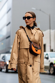 mary leest, coach bag, coach coat, beige parka, beige trench coat, crossbody bag, brown suede bag, orange bag, orange suede bag, brown leather bag, square shape glasses, fashion week, frenchystyle, FW, jonathan paciullo, street style, NYFW, NEW YORK, AUTUMN WINTER 2020-2021, FALL WINTER 2020-2021, FW 20-21, vertical, atmosphere details, detail