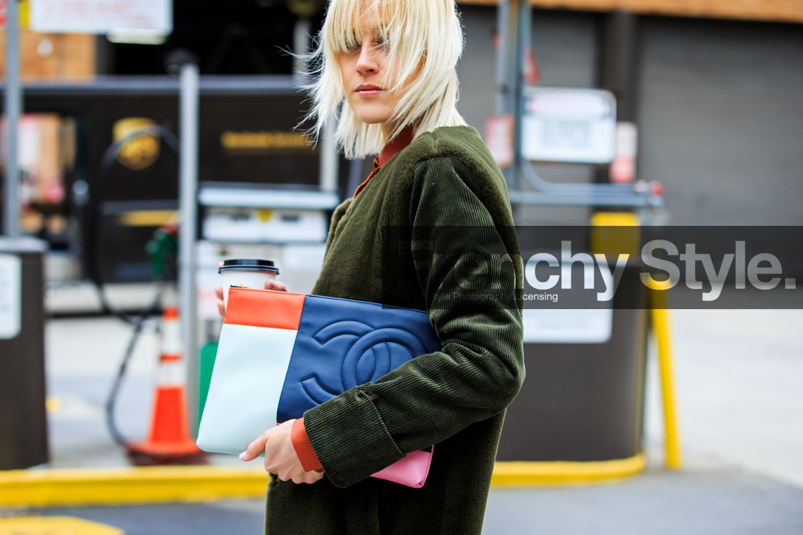 atmosphere details, AUTUMN WINTER 2016-2017, AW 16-17, blue denim, chanel, denim pants, detail, fashion week, frenchystyle, fur coat, FW, FW 16-17, green fur, horizontal, jeans, jonathan paciullo, kaki coat, leather clutch, linda tol, NEW YORK, NYFW, patchwork, red shirt, shearling, street style, trousers, woman