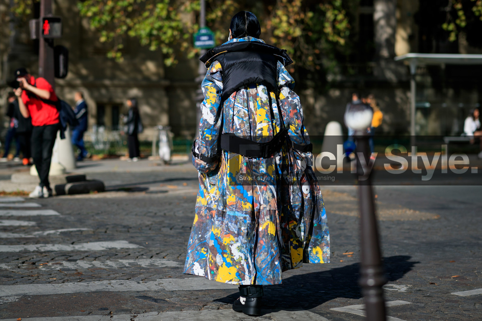 aleali may, long coat, long trench coat, painted jacket, painted trench coat, painted coat, blue trench coat, blue coat, yellow trench coat, yellow coat, black coat, black belt, belted coat, belted trench coat, black down jacket, back details, chanel shoes, black leather boots, PARIS, PFW, SPRING SUMMER 2020, SS 20, fashion week, frenchystyle, FW, jonathan paciullo, street style, horizontal, atmosphere details, full length