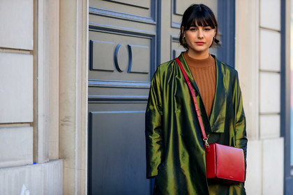 camel sweater, green coat, leather bag, maria bernad, red bag, PARIS, PFW, street style, jonathan paciullo, FW, frenchystyle, fashion week, AUTUMN WINTER 2019-2020, AW 19-20, FALL WINTER 2019-2020, FW 19-20, horizontal, atmosphere details, detail