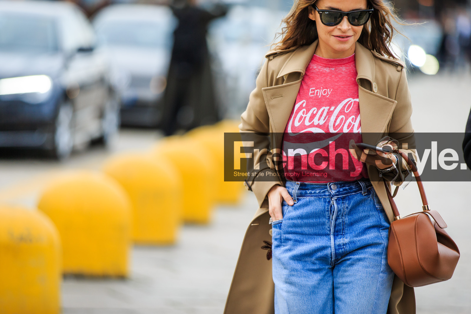 atmosphere details, AUTUMN WINTER 2016-2017, AW 16-17, beige coat, blue denim, brown bag, coca cola, denim pants, detail, FALL WINTER 2016-2017, fashion week, frenchystyle, FW, FW 16-17, geometric, graphic bag, gucci, horizontal, jeans, jonathan paciullo, leather bag, leather shoes, LFW, loewe, LONDON, long hair, MENSWEAR, mira duma, mira mikati, miroslava duma, printed t shirt, ray ban, red t shirt, street style, sunglasses, trench coat, trousers, vêtements