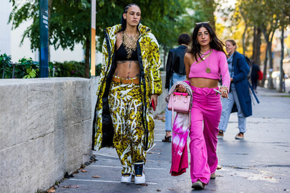 bag, belt, black bra, bra, camel belt, coat, freckles, gold necklace, Hera Pradel, leather belt, long coat, long puffer, necklace, nike sneakers, print, printed coat, printed pants, printed puffer, puffer, sneakers, statement necklace, tattoo, asymetrical top, bag, bead bracelet, bracelet, close up, color, crop top, cut out top, detail, gold bracelet, gold necklace, gucci bag, leather bag, monochrome, necklace, pants, pearl, pink, pink bag, pink crop top, pink monochrome, pink pants, pink top, ribbed top, ring, Selma Kacitransparent bag, white sneakers, yellow coat, yellow pants, fashion week, frenchystyle, FW, jonathan paciullo, street style, PFW, PARIS, SPRING SUMMER 2022, SS 22, horizontal, atmosphere details, full length