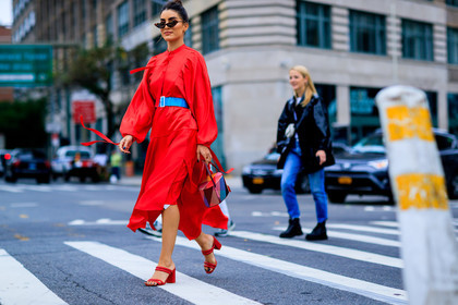 blue belt, camila coelho, graphic bag, high heels, leather bag, leather shoes, multicolor bag, printed bag, red dress, red shoes, sunglasses, turquoise, fashion week, frenchystyle, FW, jonathan paciullo, street style, NYFW, NEW YORK, SPRING SUMMER 2019, SS 19, atmosphere details, horizontal, full length
