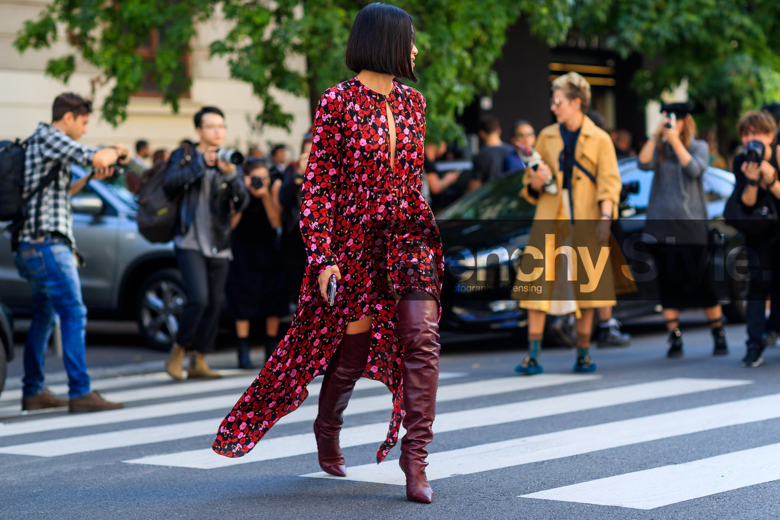 atmosphere details, bordeaux, burgundy, fashion week, floral, flowers, frenchystyle, full length, FW, graphic dress, high boots, high heels, horizontal, jonathan paciullo, leather shoes, MFW, MILAN, printed dress, red boots, red dress, SPRING SUMMER 2018, SS 18, street style, Tiffany Hsu