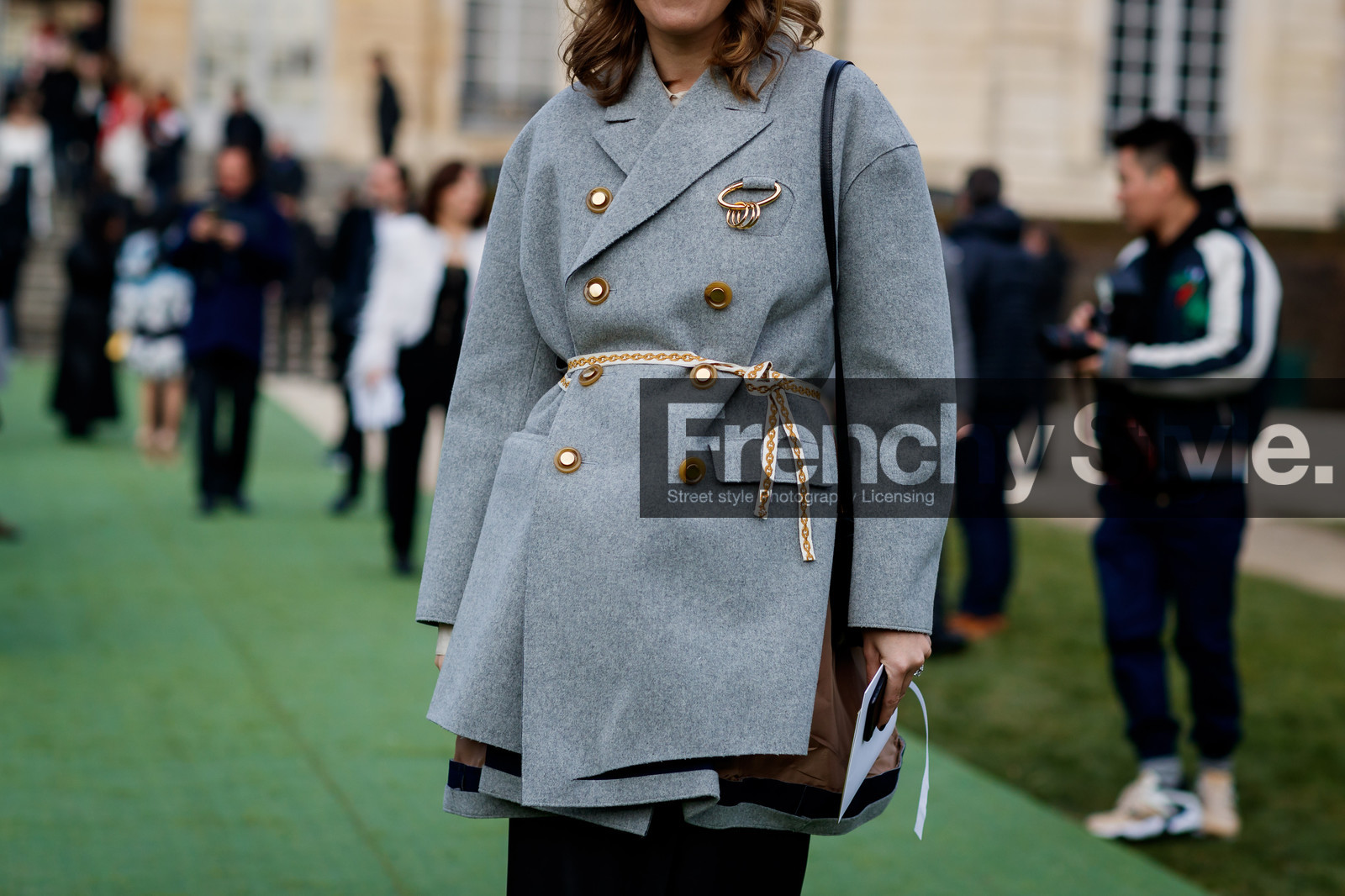 golden details, grey coat, fashion week, frenchystyle, FW, jonathan paciullo, street style, PFW, PARIS, SPRING SUMMER 2017, SS 17, HAUTE COUTURE, atmosphere details, detail, horizontal