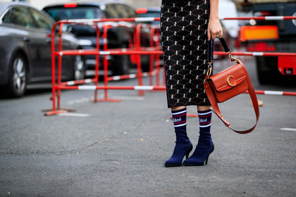 animal print, black shoes, black skirt, blue shoes, chloé, graphic skirt, high heels, leather bag, leather shoes, madelynn furlong, printed skirt, red bag, PARIS, PFW, street style, jonathan paciullo, FW, frenchystyle, fashion week, AUTUMN WINTER 2019-2020, AW 19-20, FALL WINTER 2019-2020, FW 19-20, horizontal, atmosphere details, detail