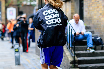 atmosphere details, back detail, black jacket, blue shorts, comme des garçons, detail, fashion week, frenchystyle, FW, horizontal, jonathan paciullo, LFW, LONDON, sportswear, SPRING SUMMER 2017, SS 17, street style, woman