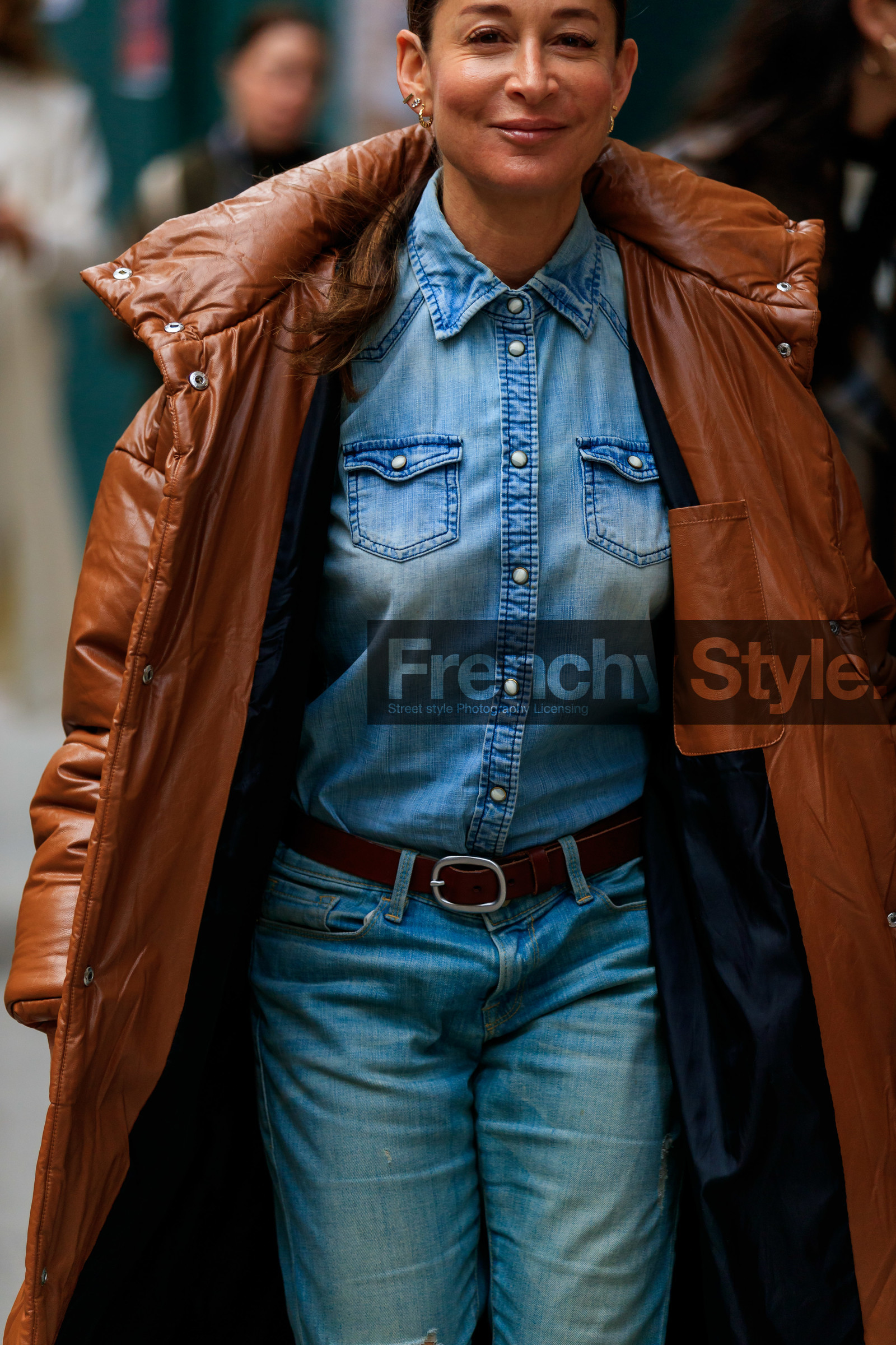 brown leather belt, brown leather coat, down jacket, light blue jeans, light blue shirt, denim, denim shirt, denim total look, fashion week, frenchystyle, FW, jonathan paciullo, street style, NYFW, NEW YORK, AUTUMN WINTER 2020-2021, FALL WINTER 2020-2021, FW 20-21, vertical, atmosphere details, detail