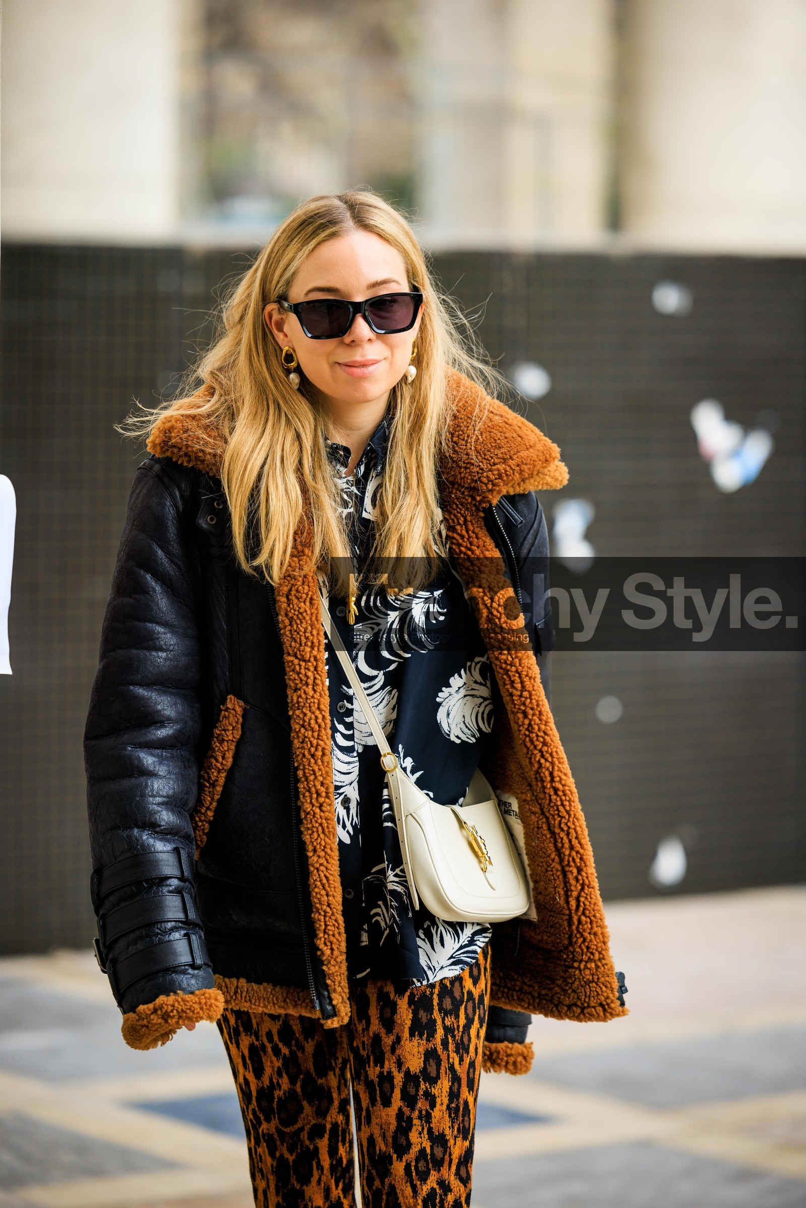 black sunglasses, furry jacket, dual toned jacket, black coat, leather jacker, printed shir, t flower shirt, black shirt, crossbody bag, cream bag, gucci bag, mini bag, printed pants, brown trousers, pearl earrings, fashion week, frenchystyle, FW, jonathan paciullo, street style, AUTUMN WINTER 2022-2023, FALL WINTER 2022_2023, FW 22-23, PFW, PARIS, vertical, detail, animal print pants