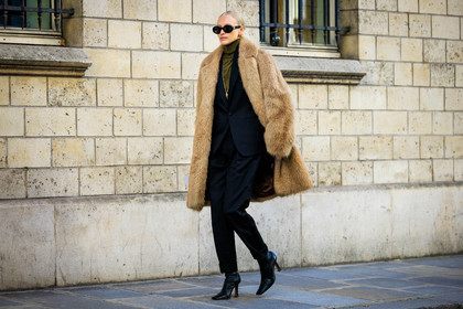 furry coat, beige coat, black sunglasses, celine sunglasses, blond hair, black trousers, black boots, green turtleneck, fashion week, frenchystyle, FW, jonathan paciullo, street style, PARIS, PFW, SPRING SUMMER 2022, SS 22, full length