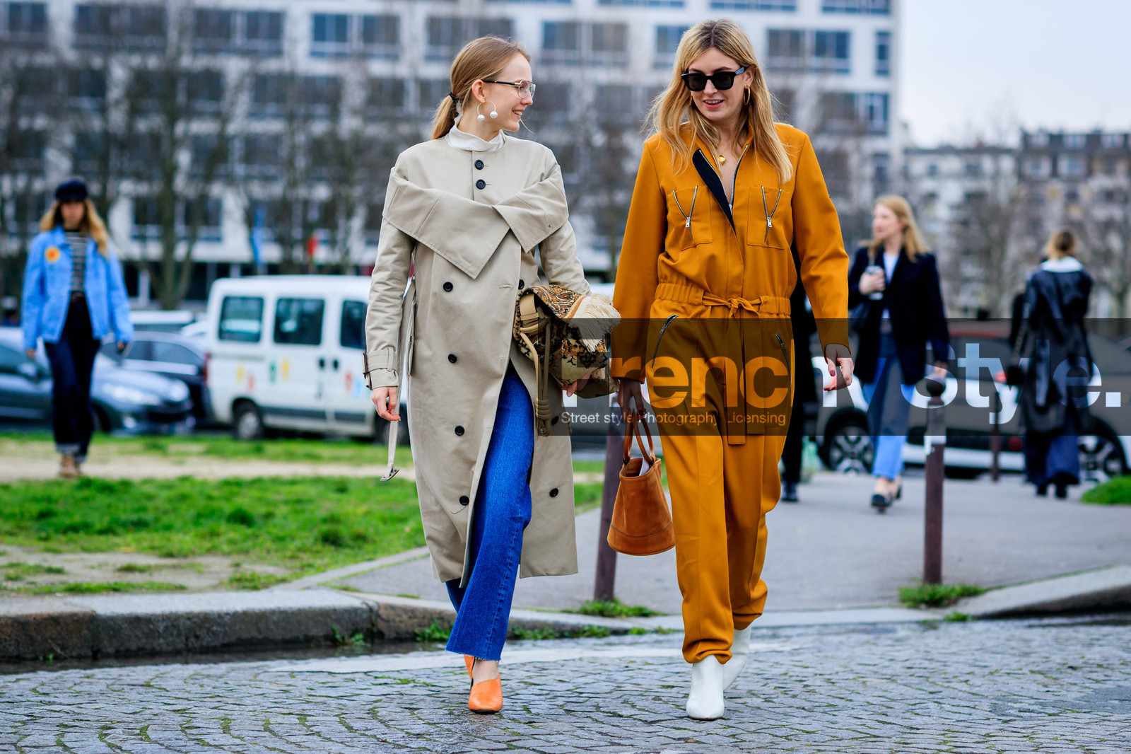 alexandra carl, atmosphere details, AUTUMN WINTER 2017-2018, AW 17-18, beige bag, beige coat, brocard, camille charriere, embroidered bag, FALL WINTER 2017-2018, fashion week, frenchystyle, full length, FW, FW 17-18, high heels, horizontal, jonathan paciullo, leather bag, leather shoes, loewe, orange bag, orange jumpsuit, orange shoes, PARIS, PFW, printed bag, street style, sunglasses, trench coat, trousers, white boots
