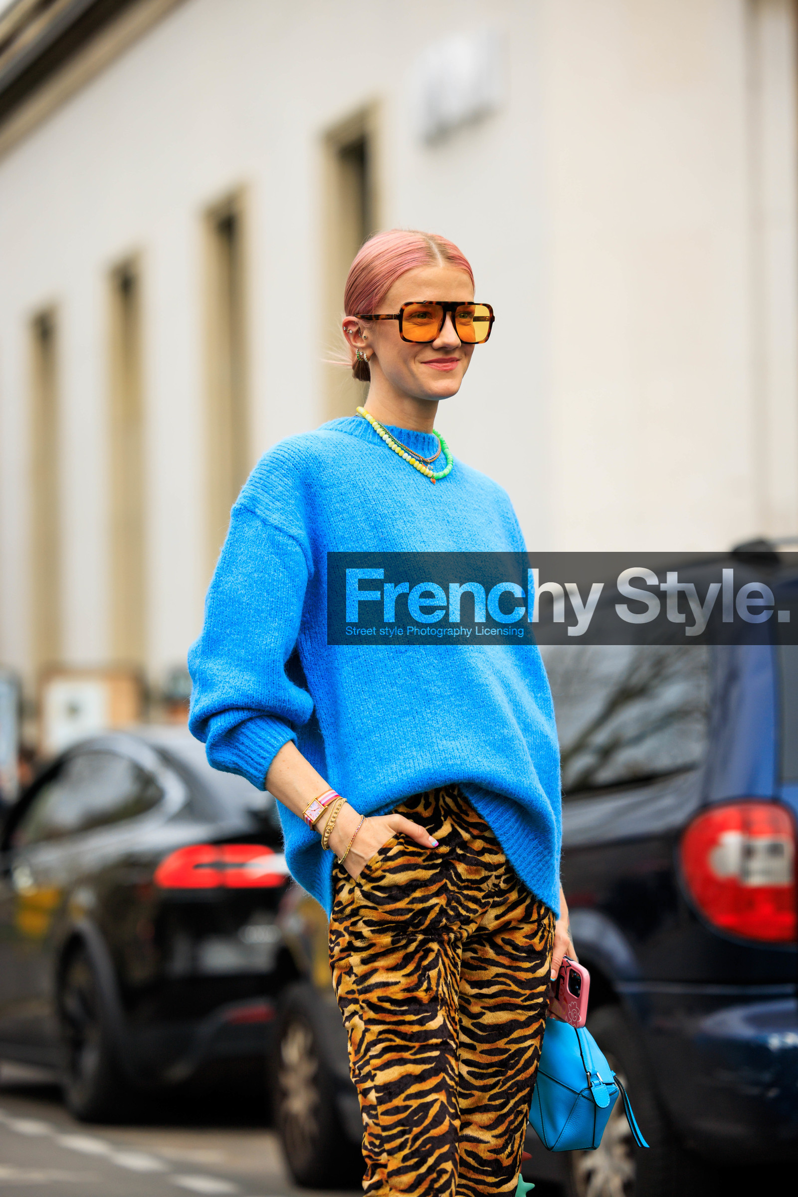 pink hair, dyed hair, blue jumper, knitwear, yellow sunglasses, 7Os sunglasses, tiger print pants, animal print trousers, loewe bag, blue bag, mini bag, necklaces, multiple bracelets, marianne theodorsen, fashion week, frenchystyle, FW, jonathan paciullo, street style, AUTUMN WINTER 2022-2023, FALL WINTER 2022_2023, FW 22-23, PFW, PARIS, vertical, detail