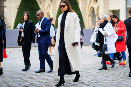 atmosphere details, AUTUMN WINTER 2017-2018, AW 17-18, black dress, black shoes, christian dior, FALL WINTER 2017-2018, fashion week, frenchystyle, full length, FW, FW 17-18, high heels, horizontal, jonathan paciullo, julie pelipas, leather shoes, PARIS, PFW, street style, sunglasses, white coat
