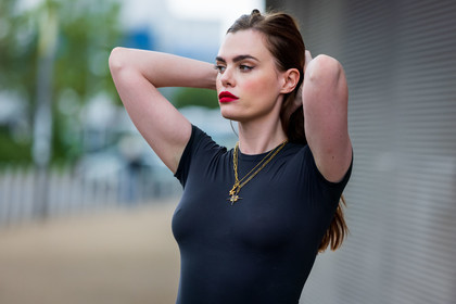 Charli Howard, black, tshirt, necklace, fashion week, frenchystyle, FW, jonathan paciullo, street style, SPRING SUMMER 2022, SS 22, LFW, LONDON, horizontal, atmosphere details, detail